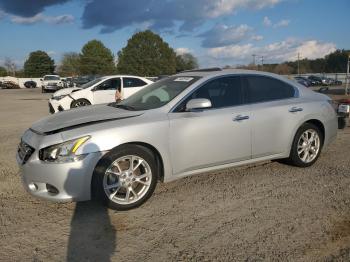  Salvage Nissan Maxima