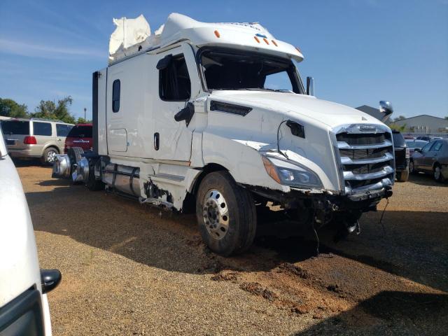  Salvage Freightliner Cascadia 1