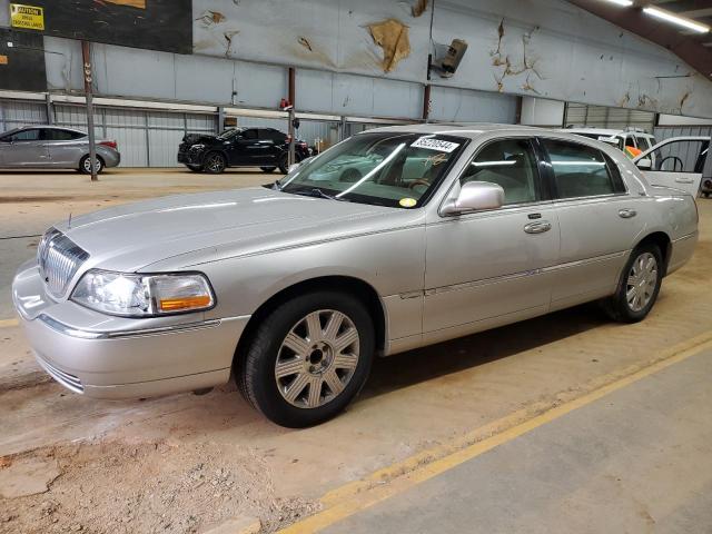  Salvage Lincoln Towncar