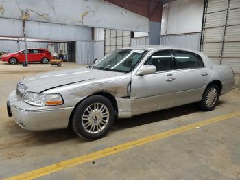  Salvage Lincoln Towncar