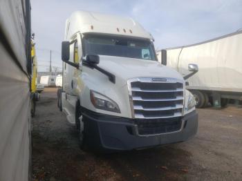  Salvage Freightliner Cascadia 1