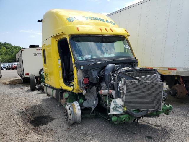  Salvage Freightliner Cascadia 1