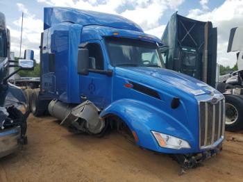  Salvage Peterbilt 579