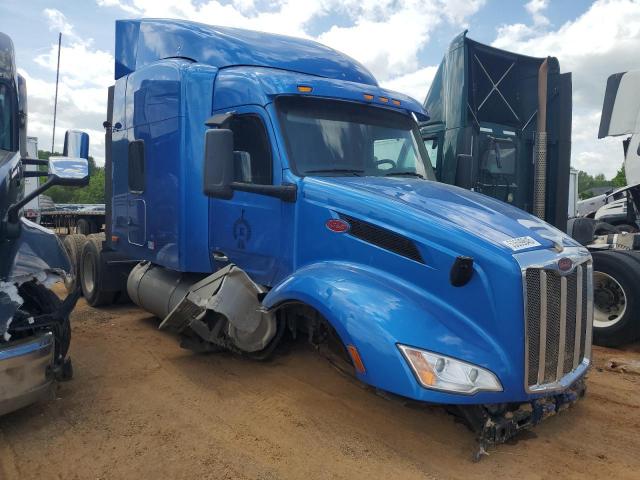  Salvage Peterbilt 579