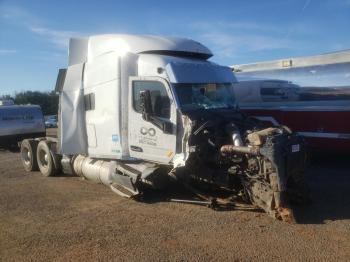  Salvage Peterbilt 579