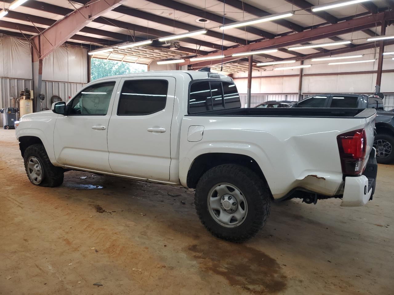 Toyota Tacoma Double Cab Image 11