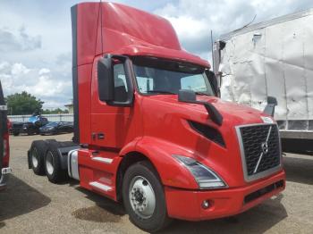  Salvage Volvo Vnr
