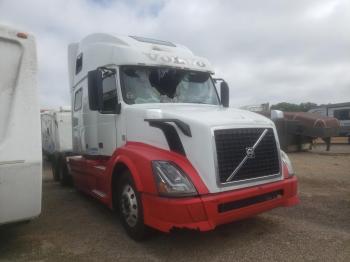  Salvage Volvo Vn