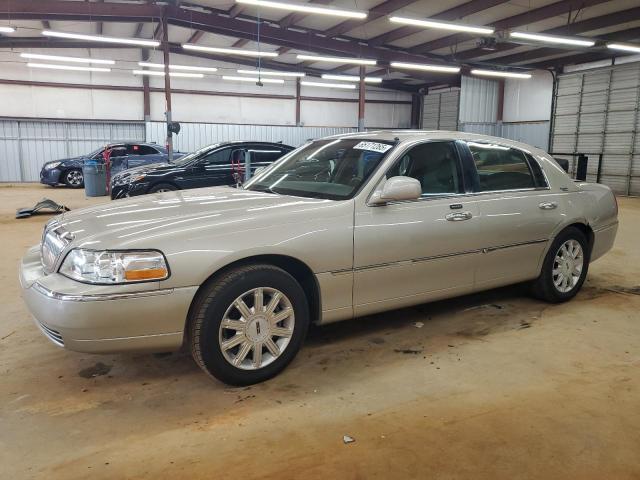  Salvage Lincoln Towncar