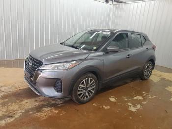  Salvage Nissan Kicks