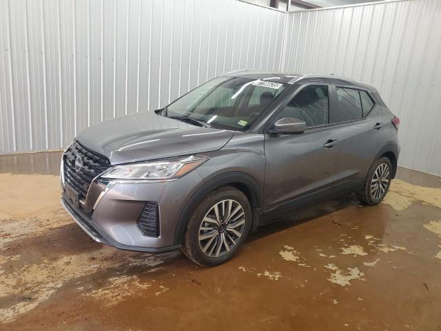  Salvage Nissan Kicks