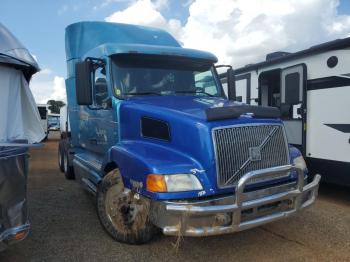  Salvage Volvo Vn