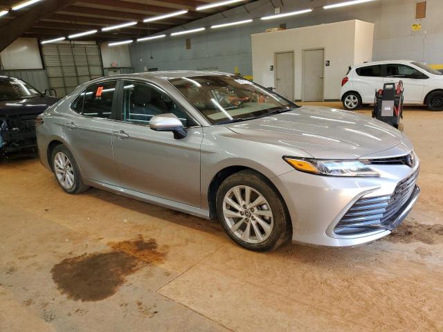 Toyota Camry Le Image 5