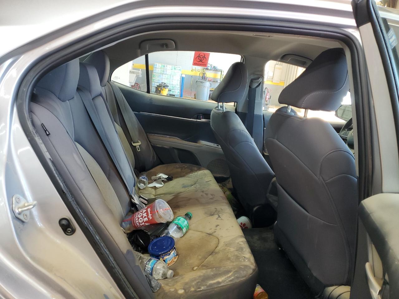 Toyota Camry Le Image 6