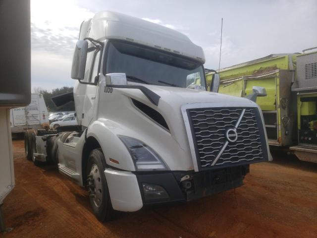  Salvage Volvo Vn