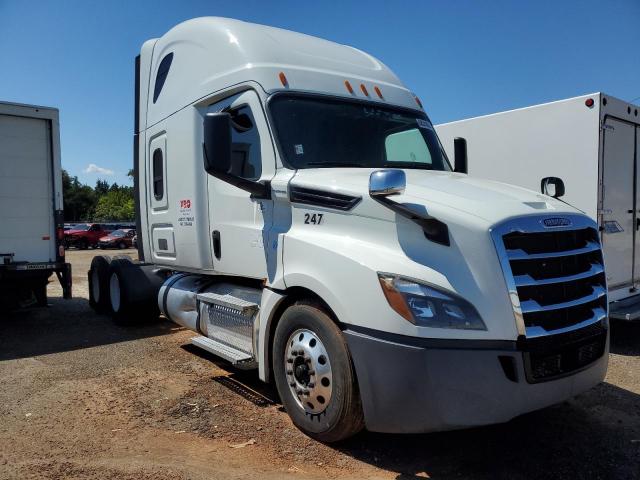  Salvage Freightliner Cascadia 1