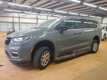  Salvage Chrysler Pacifica