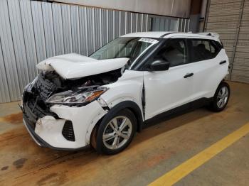  Salvage Nissan Kicks