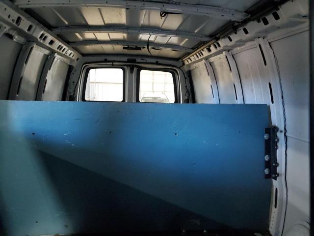 Chevrolet Express Image 5