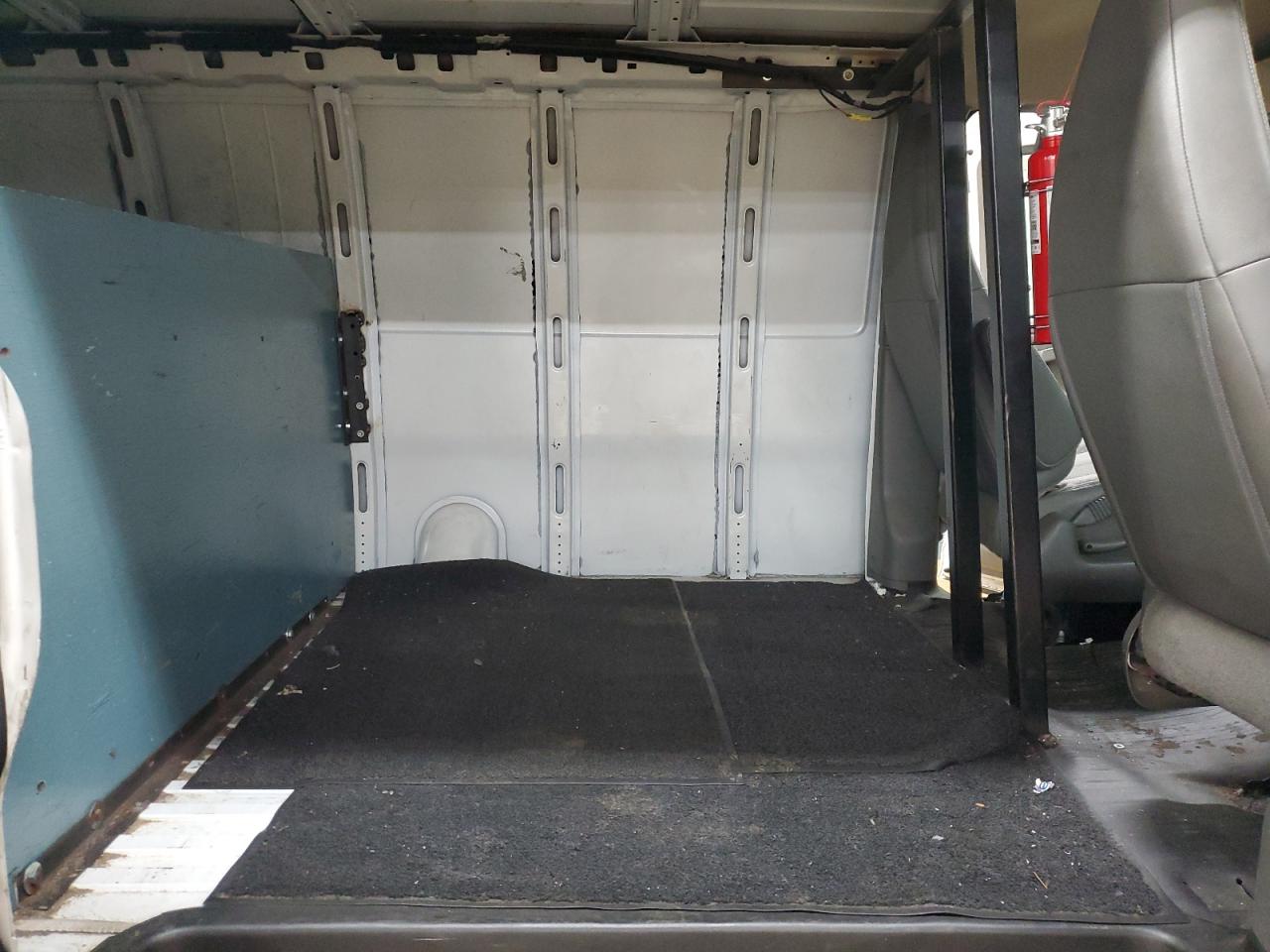 Chevrolet Express Image 9