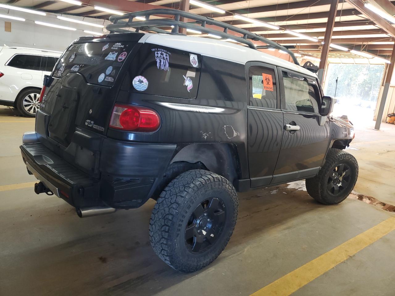 Toyota FJ Cruiser Image 8