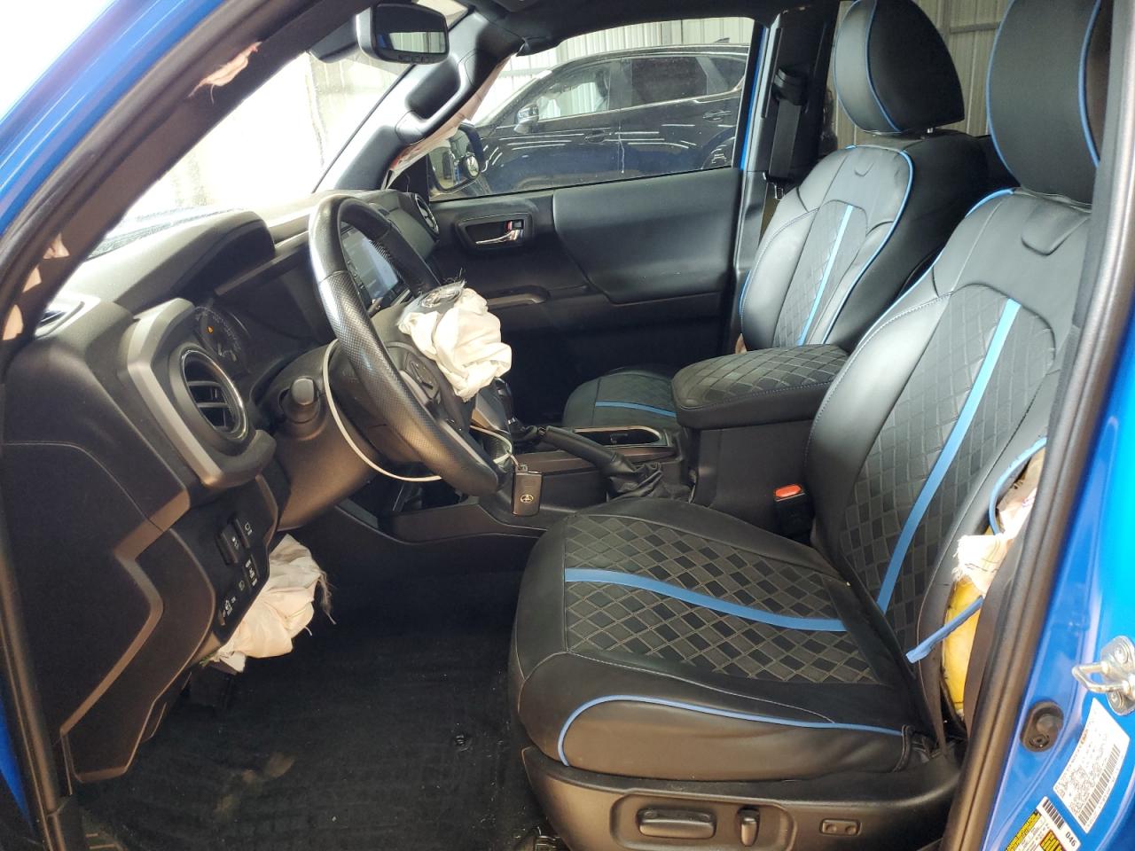 Toyota Tacoma Double Cab Image 3