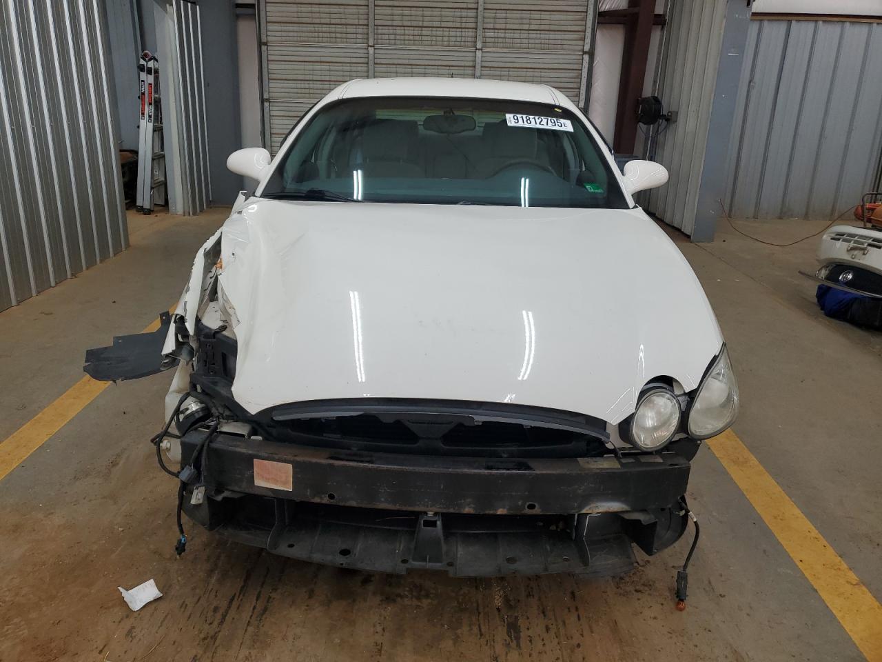 Buick LaCrosse Cx Image 4