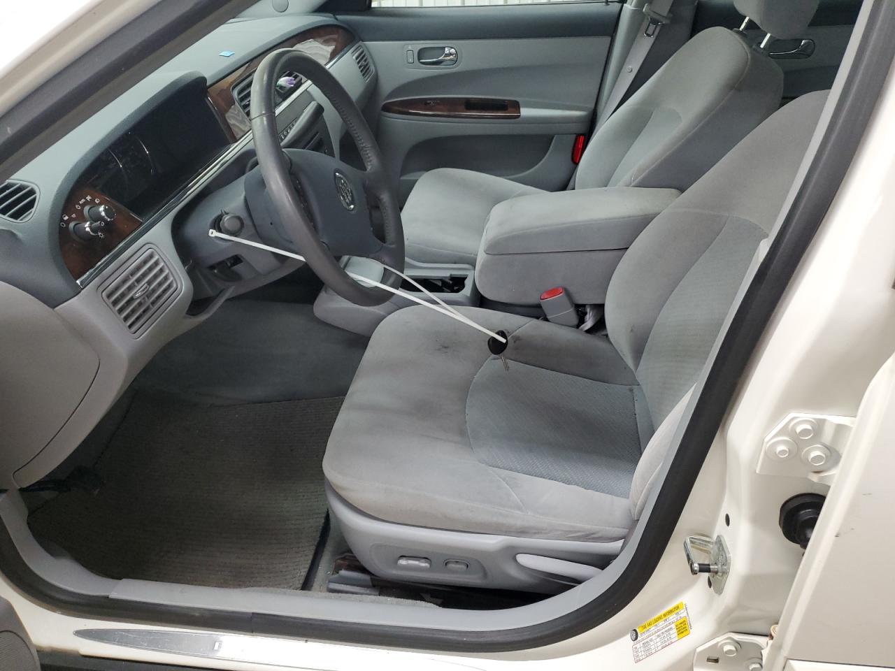 Buick LaCrosse Cx Image 9