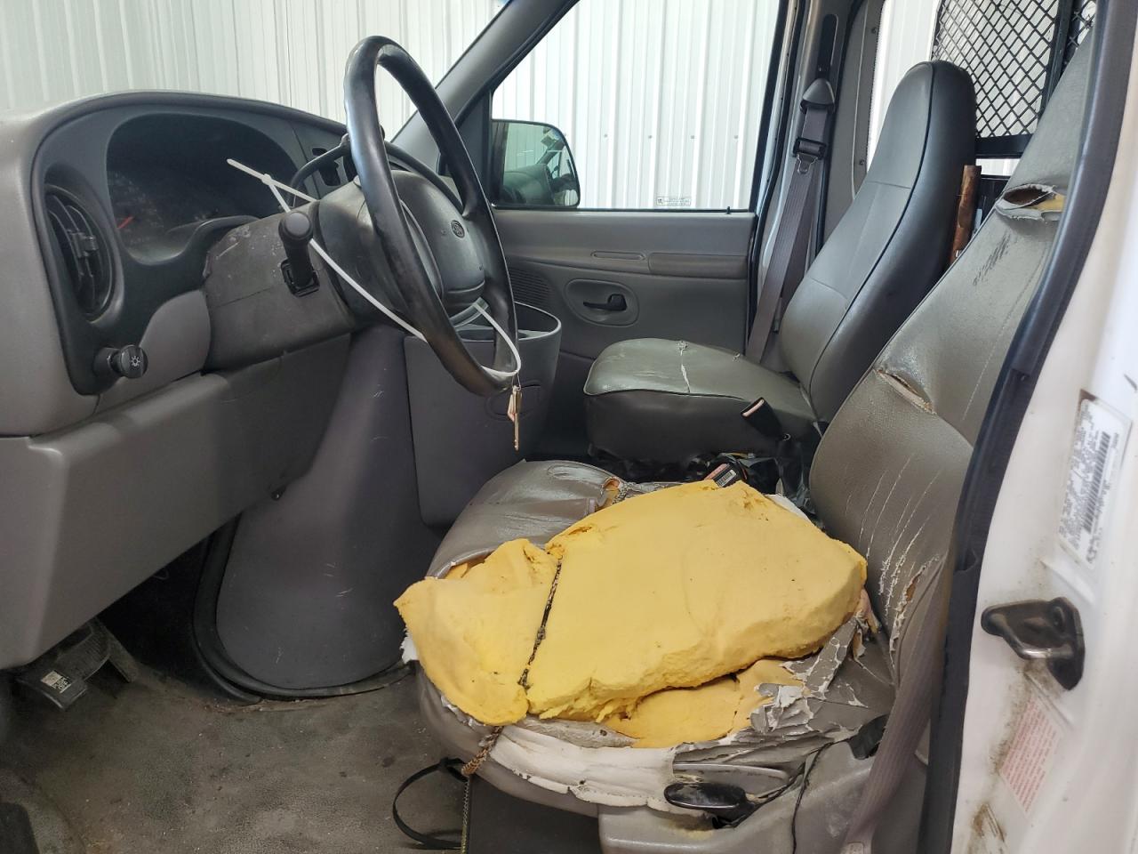 Ford Econoline E150 Van Image 5