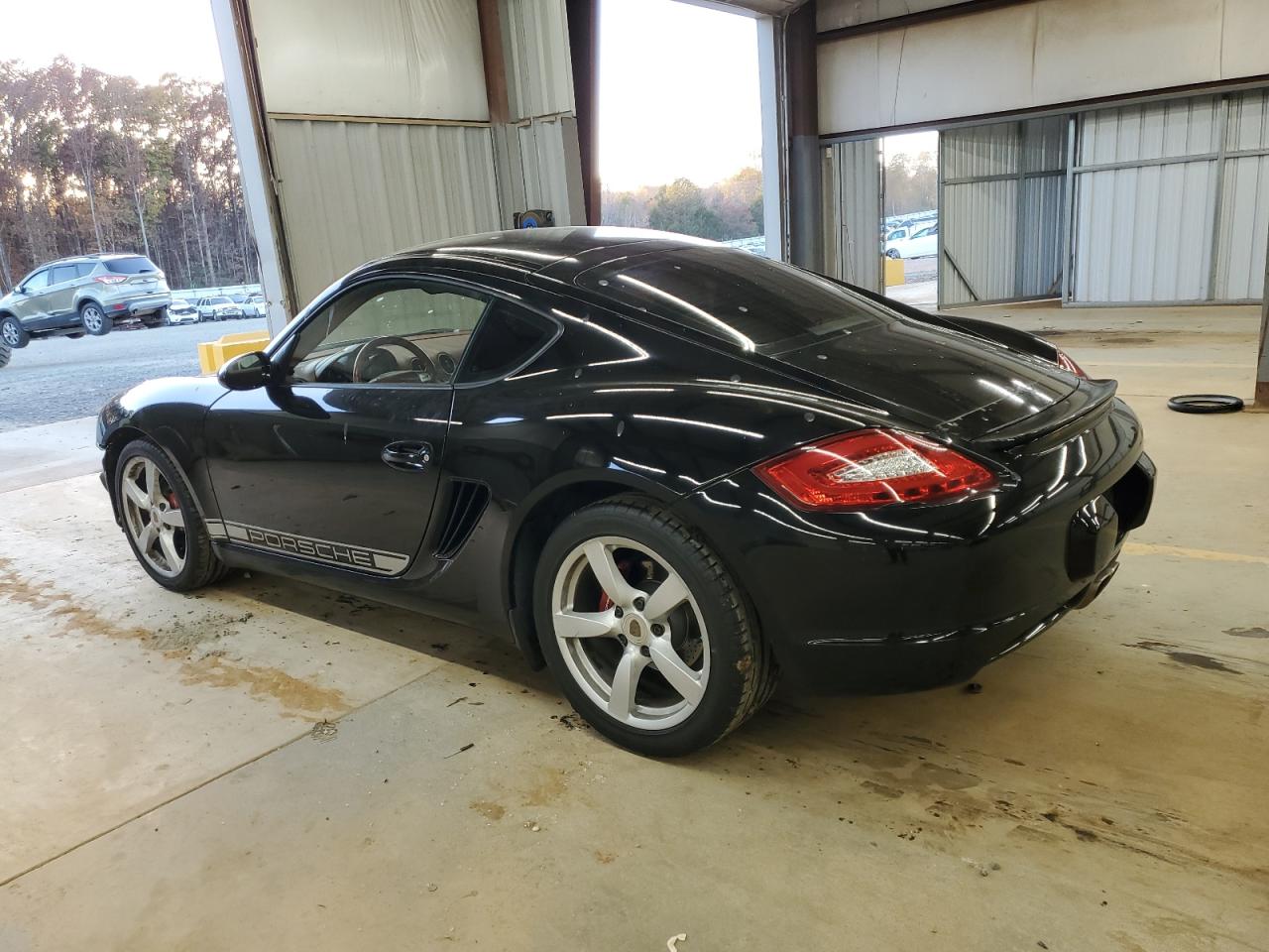 Porsche Cayman Image 2