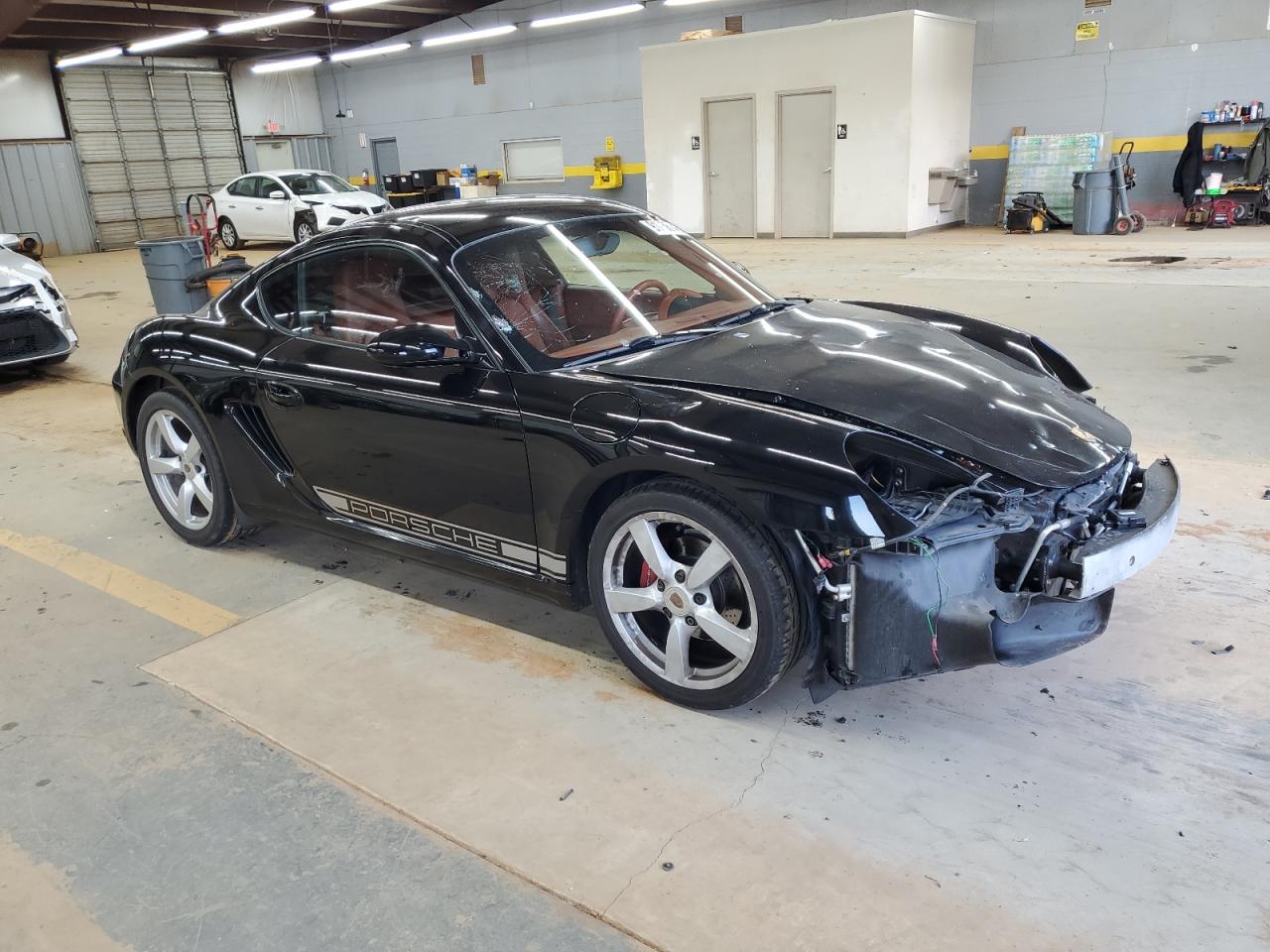 Porsche Cayman Image 12