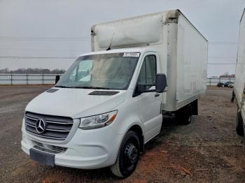  Salvage Mercedes-Benz Sprinter