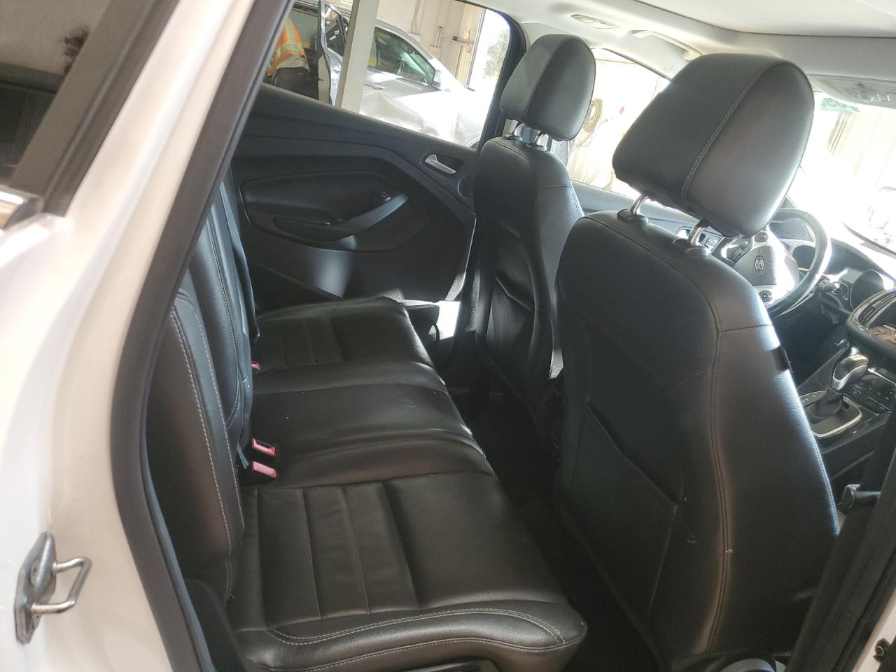 Ford Escape Titanium Image 13