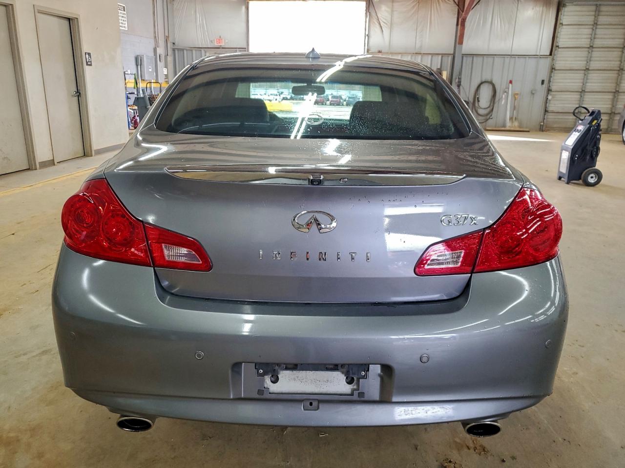 INFINITI G37 Image 2