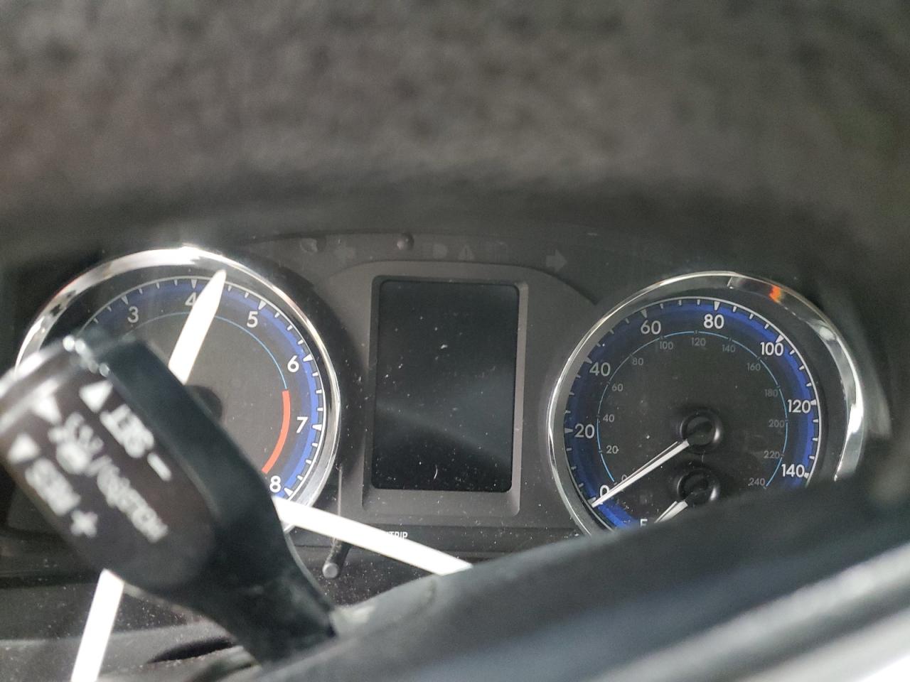 Toyota Corolla L Image 6