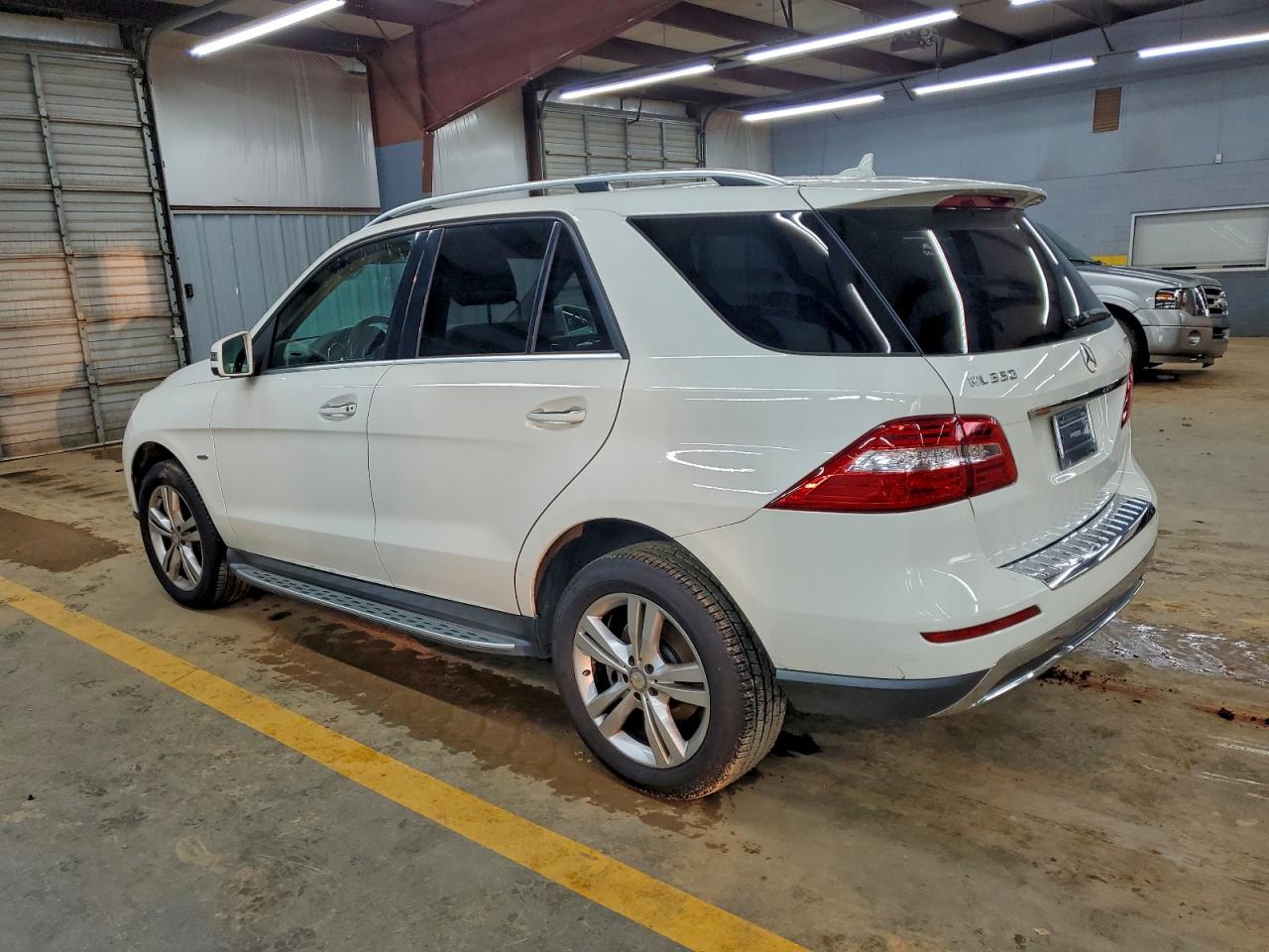 Mercedes-Benz M-Class 350 Bluetec Image 12