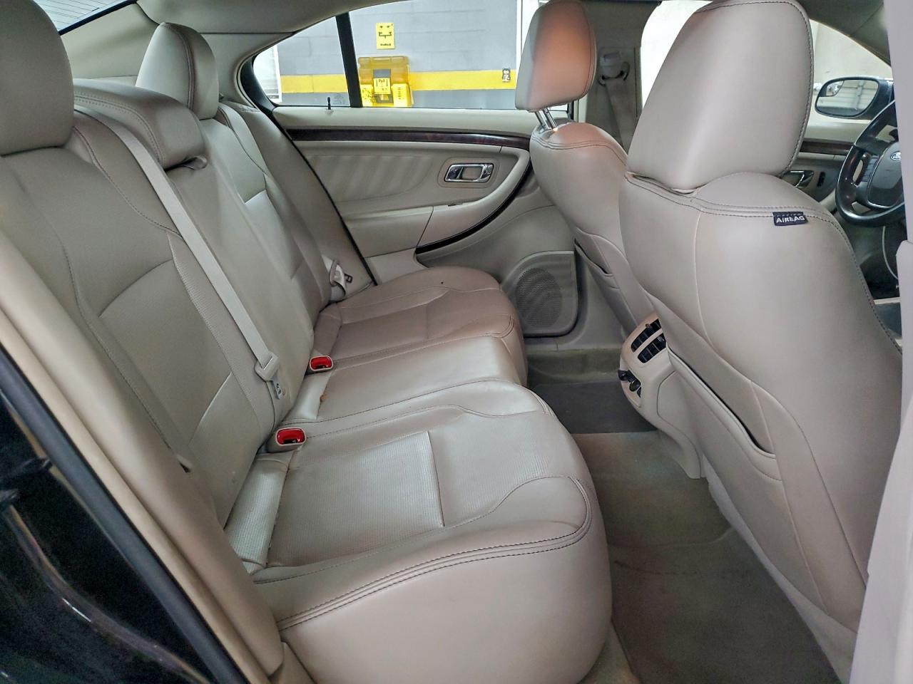 Ford Taurus Limited Image 8