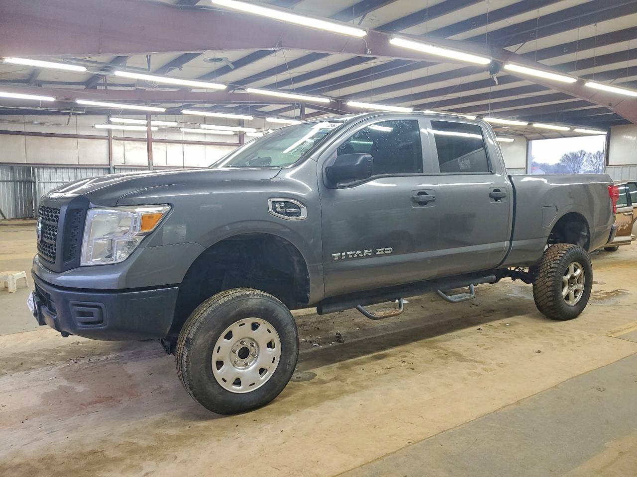 Nissan Titan S Image 1