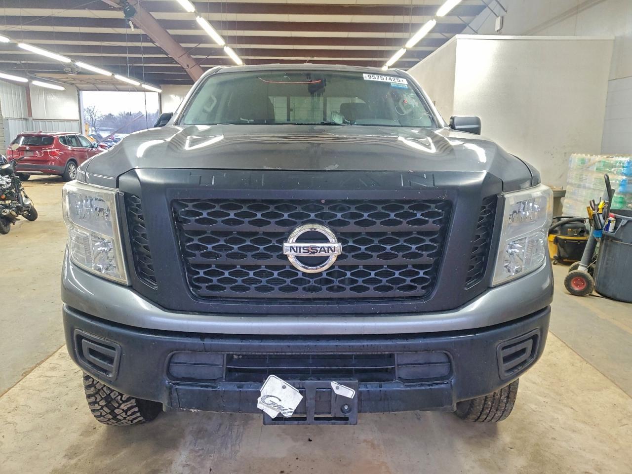 Nissan Titan S Image 2