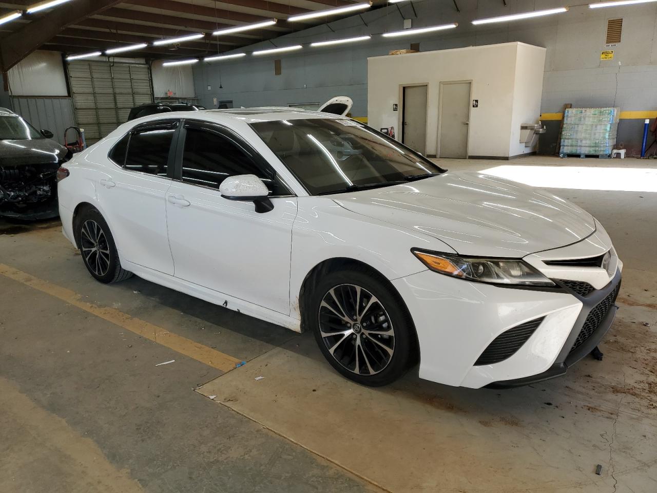 Toyota Camry L Image 11