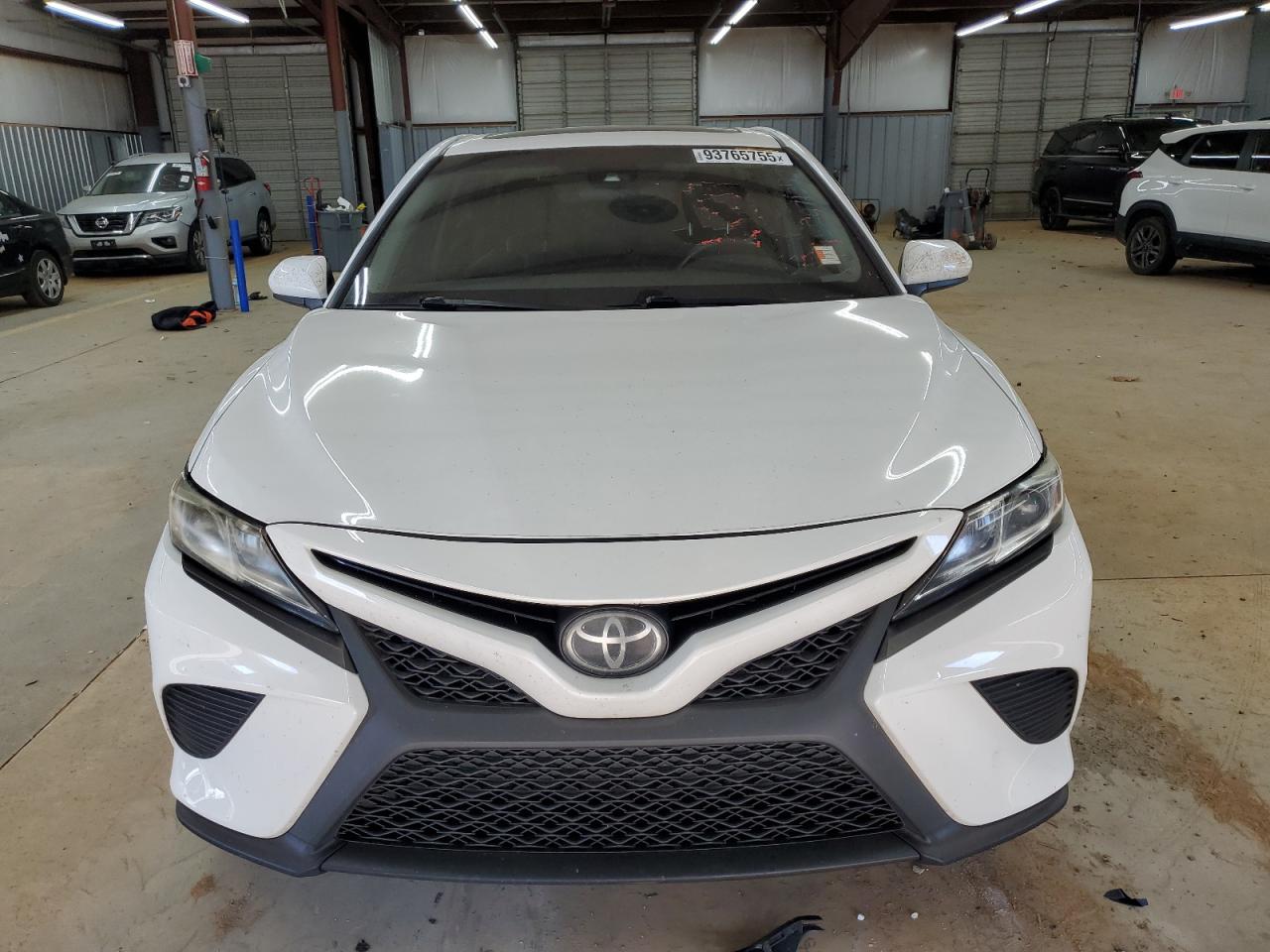 Toyota Camry L Image 8