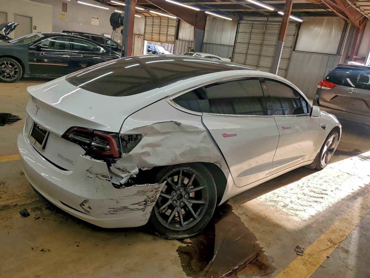 Tesla Model 3 Image 3