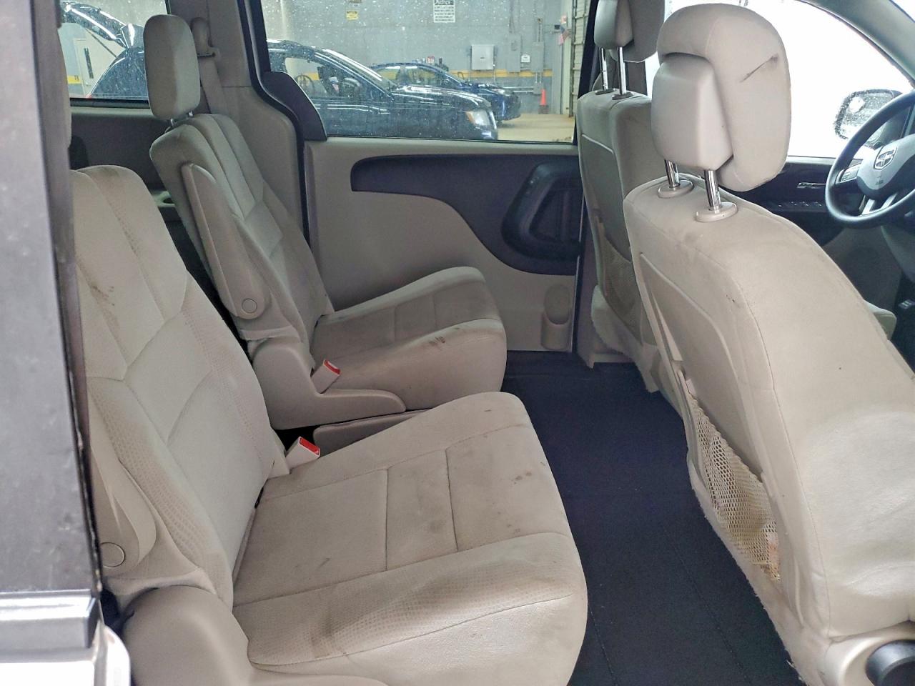 Dodge Caravan Sxt Image 8