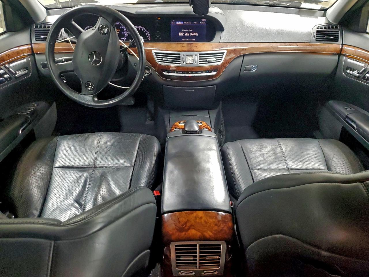 Mercedes-Benz S-Class 550 Image 5