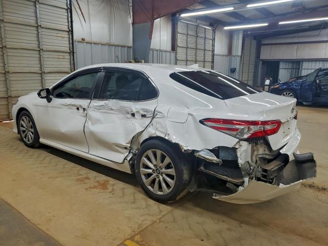 Toyota Camry L Image 3