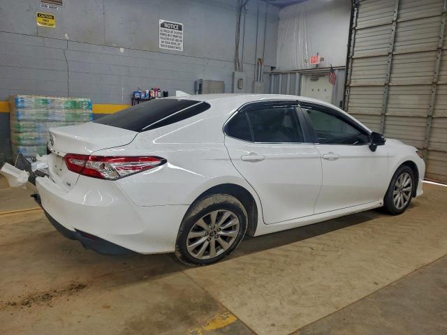 Toyota Camry L Image 2