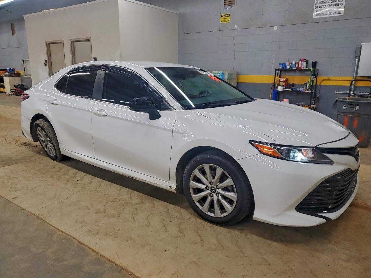 Toyota Camry L Image 4