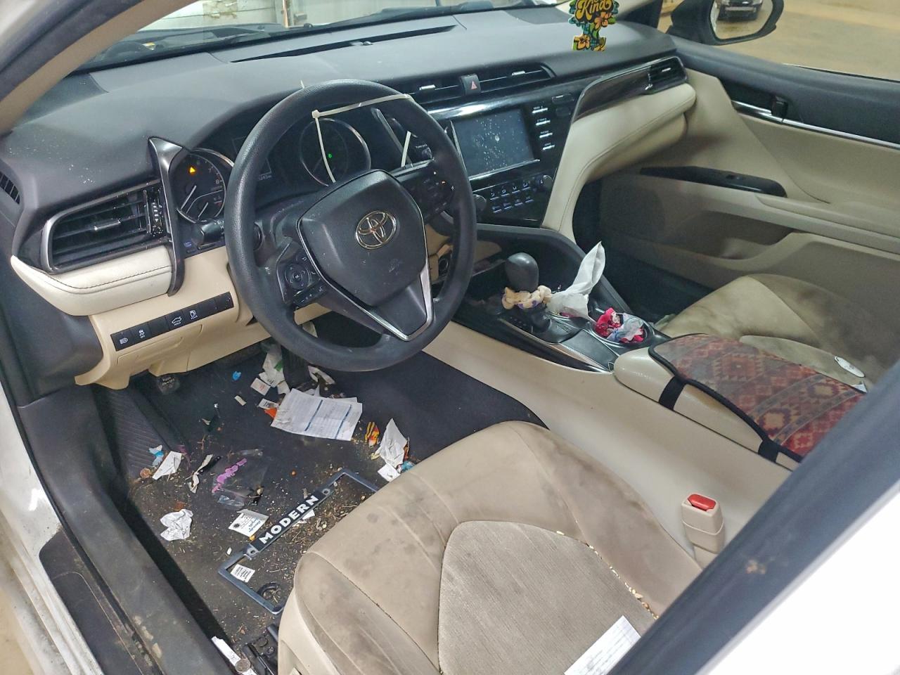 Toyota Camry L Image 10