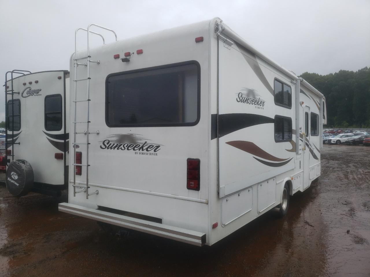 Suns Van E450 Super Duty Cutaway Van Image 6