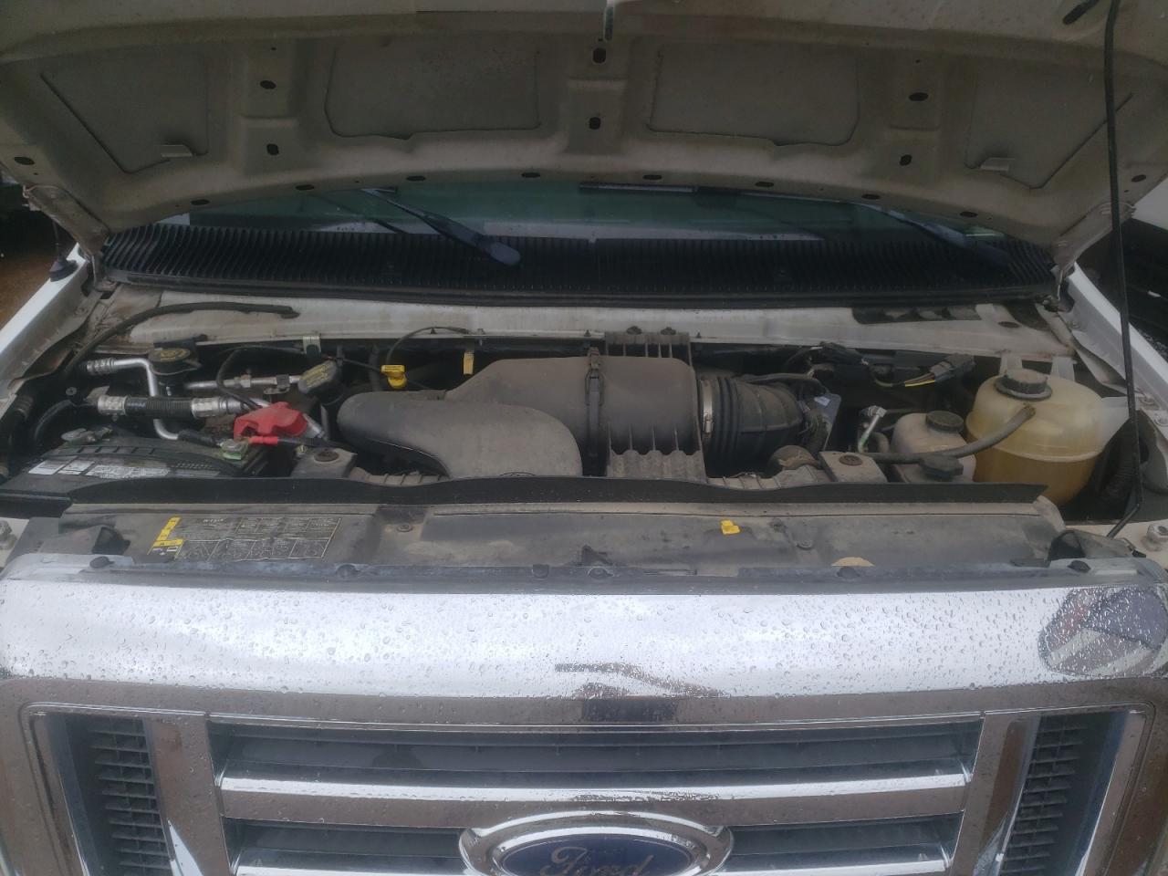 Suns Van E450 Super Duty Cutaway Van Image 10